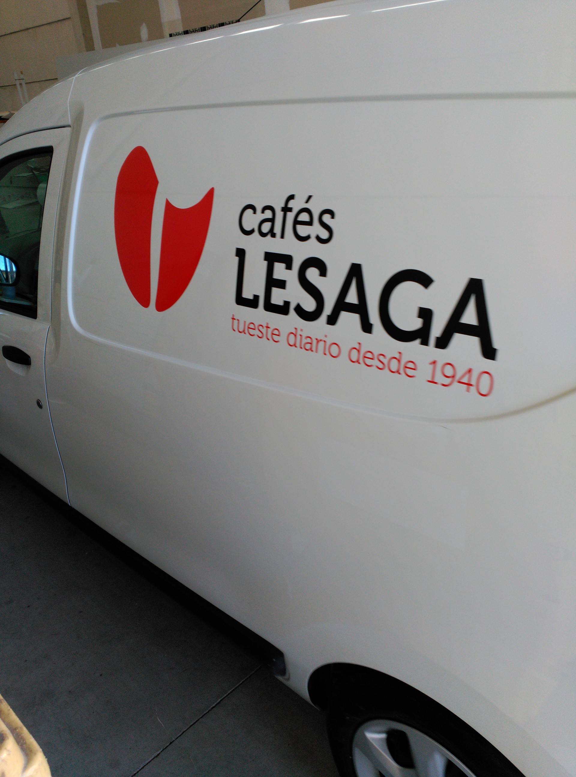 cafes_lesaga_rotulacion_vehiculos